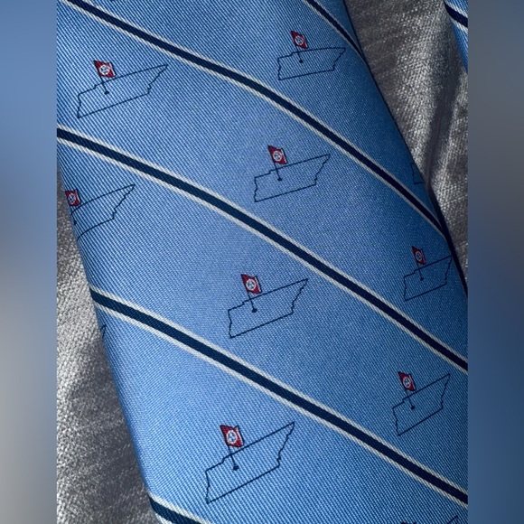 Vineyard Vines TN Custom Golf Club blue red flag Silk Neck Tie ⛳️ 2025 NWT - Picture 3 of 8